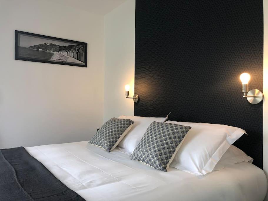 Le Rocher Appart Hôtel Valognes Extérieur photo